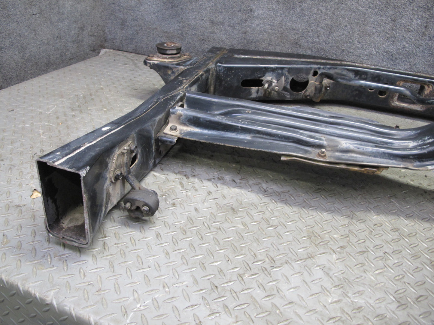 2003-2004 Lexus UZJ100L LX470 Rear Cradle Crossmember Frame