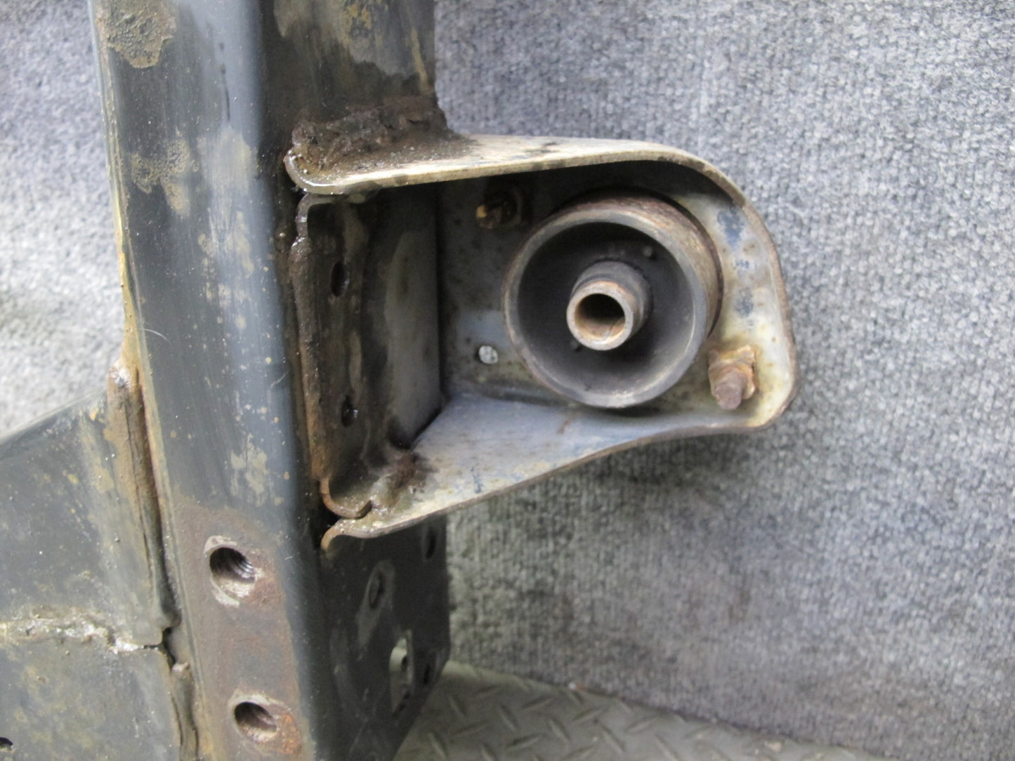 2003-2004 Lexus UZJ100L LX470 Rear Cradle Crossmember Frame