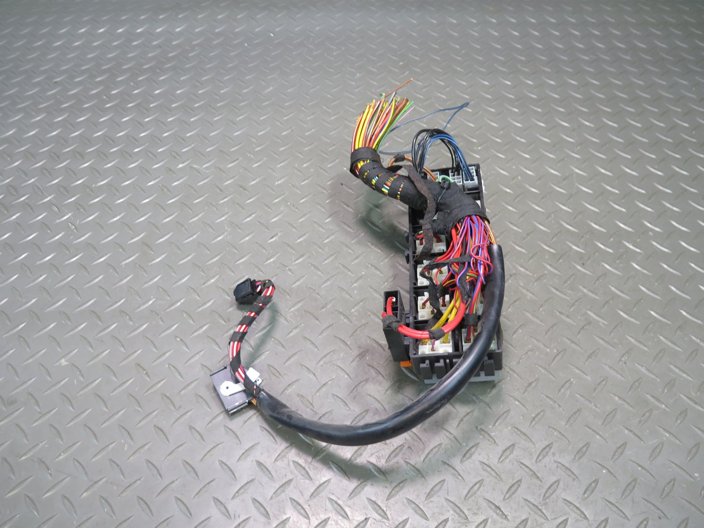 1999-2004 Porsche 911 996 Fuse Relay Box Module 98661205703