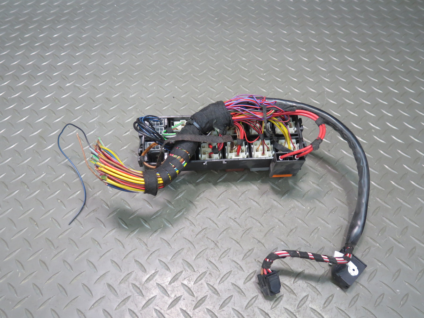 1999-2004 Porsche 911 996 Fuse Relay Box Module 98661205703
