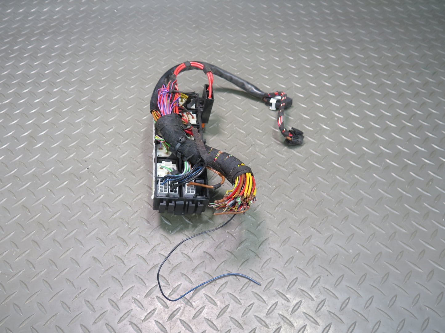 1999-2004 Porsche 911 996 Fuse Relay Box Module 98661205703