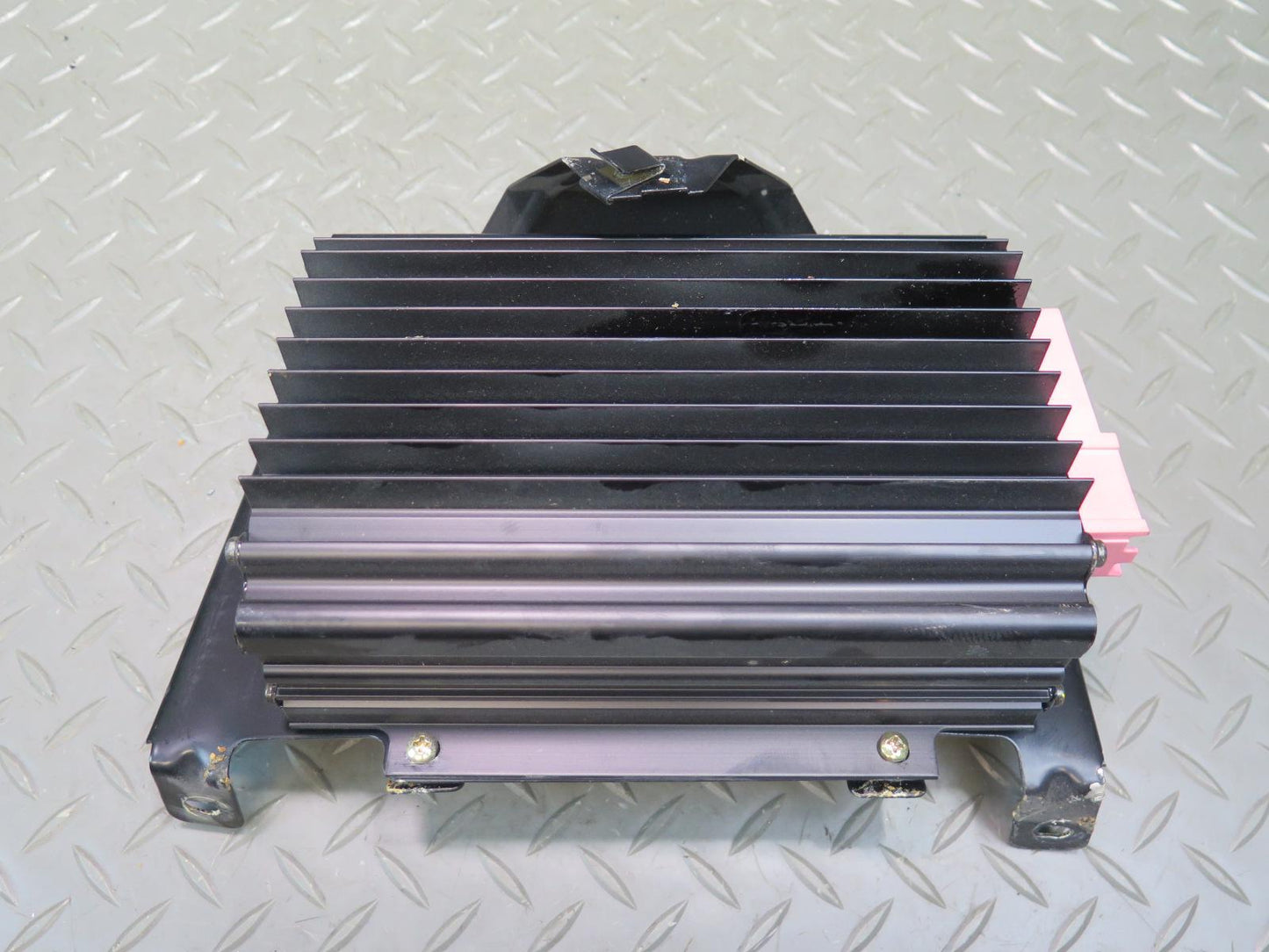 2002-2004 Porsche 911 996 Audio System Amplifier AMP w Bracket 99664525501