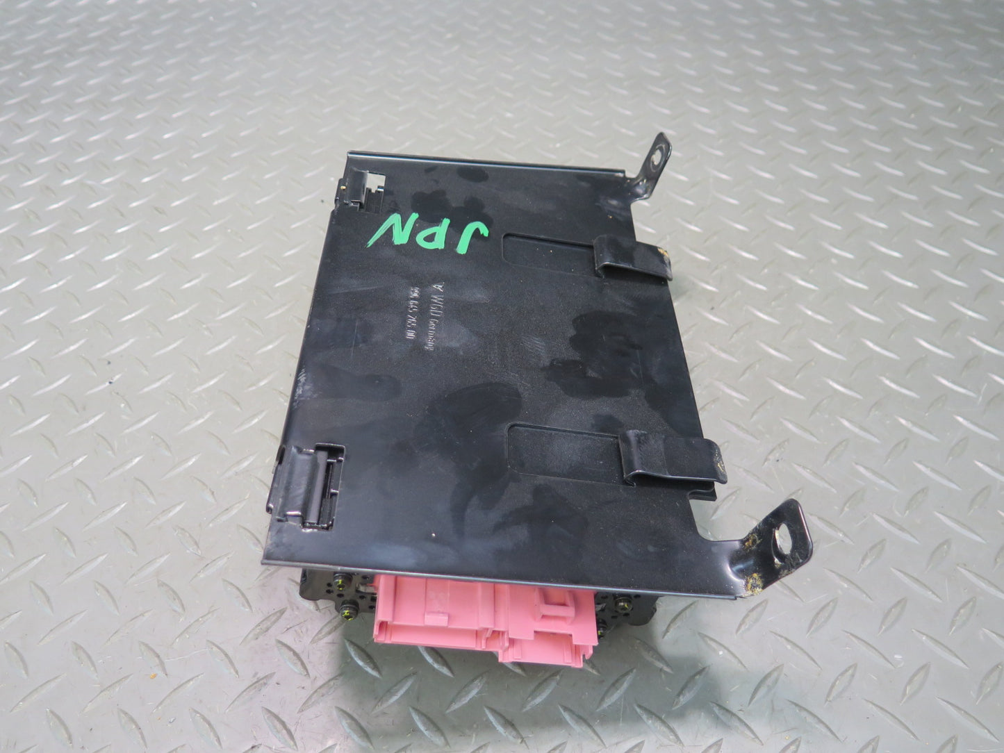 2002-2004 Porsche 911 996 Audio System Amplifier AMP w Bracket 99664525501