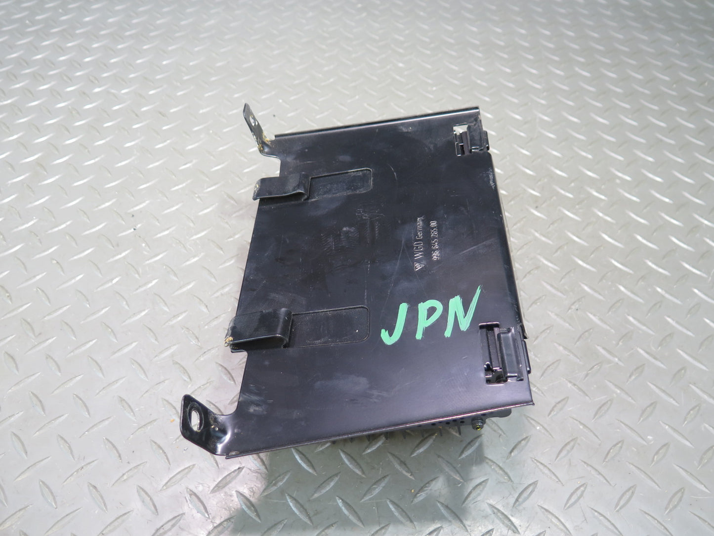 2002-2004 Porsche 911 996 Audio System Amplifier AMP w Bracket 99664525501