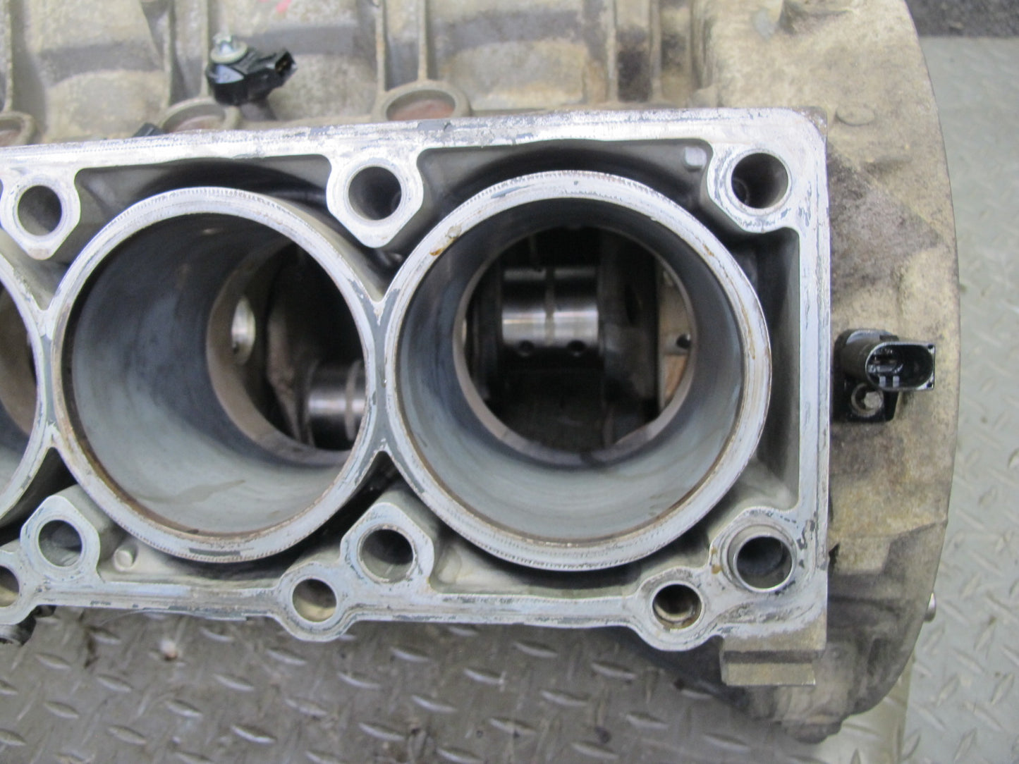 99-02 Mercedes R129 SL500 M113.961 Engine Cylinder Block w Crankshaft OEM