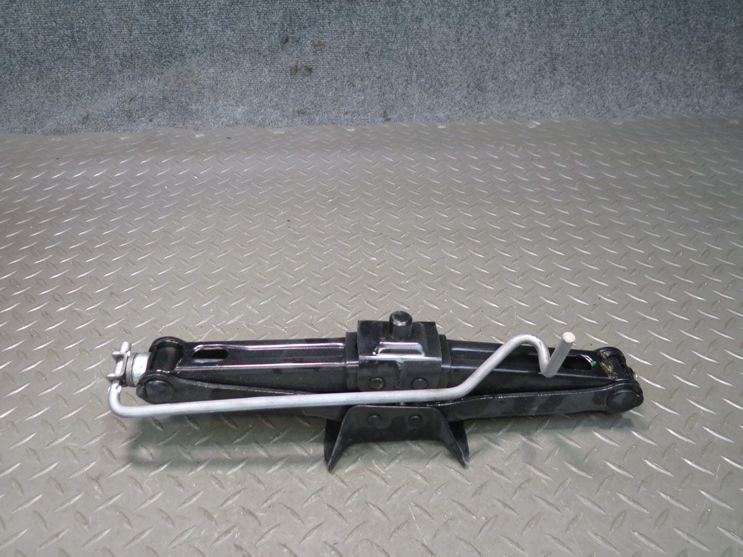2014-2020 Maserati Ghibli M157 Emergency Spare Tire Jack Tool KIT W/ Foam