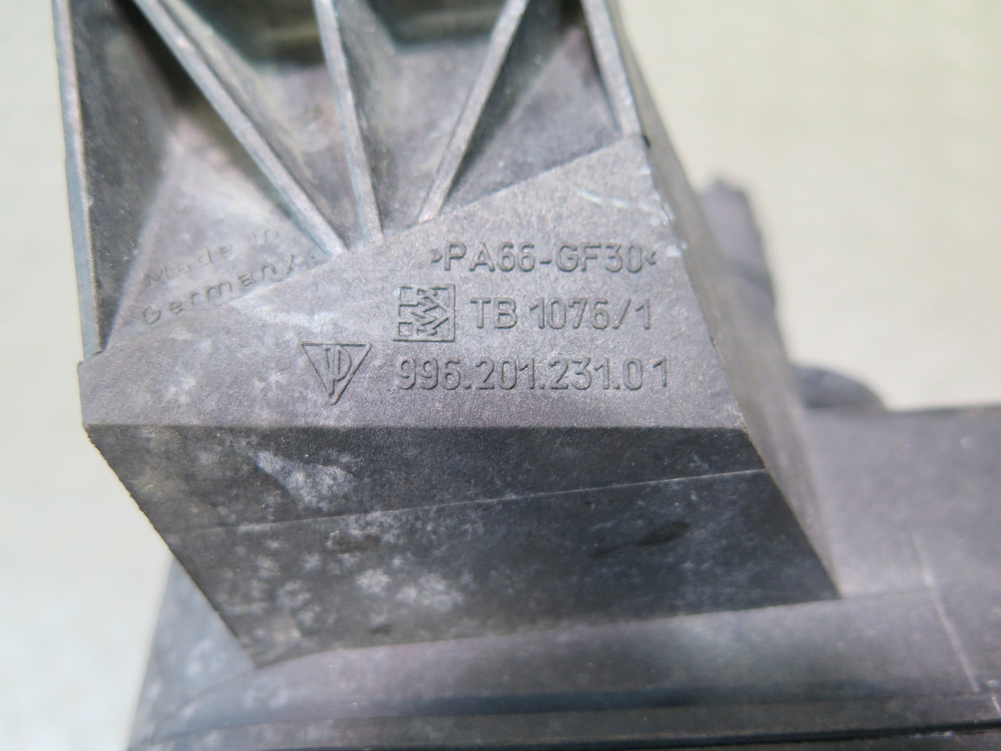 1997-2004 Porsche Boxster 986 Fuel Evap Vapor Charcoal Canister Vent Valve