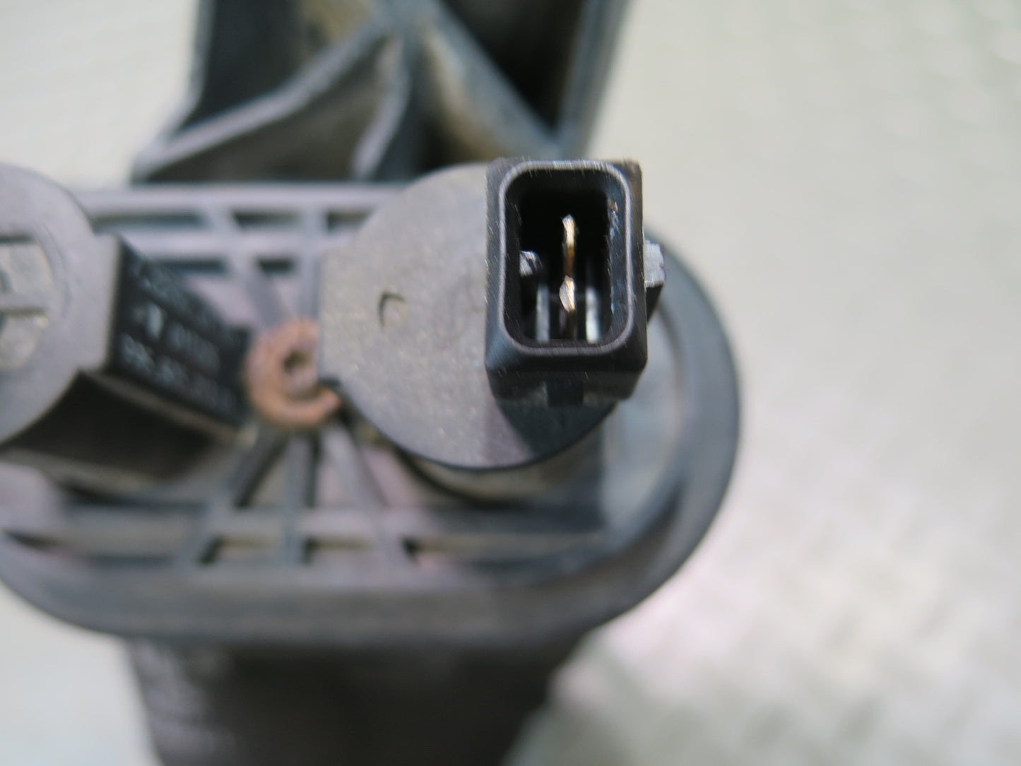 1997-2004 Porsche Boxster 986 Fuel Evap Vapor Charcoal Canister Vent Valve