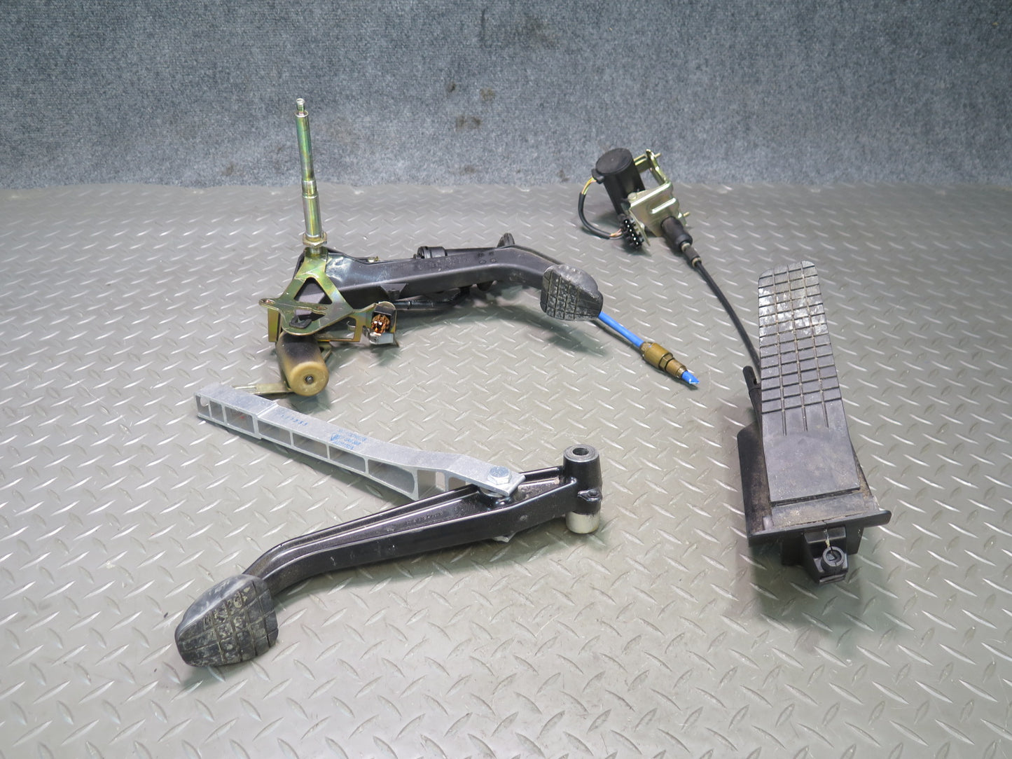 2000-2004 Porsche Boxster 986 Manual Transmission Clutch Brake Gas Pedal Set