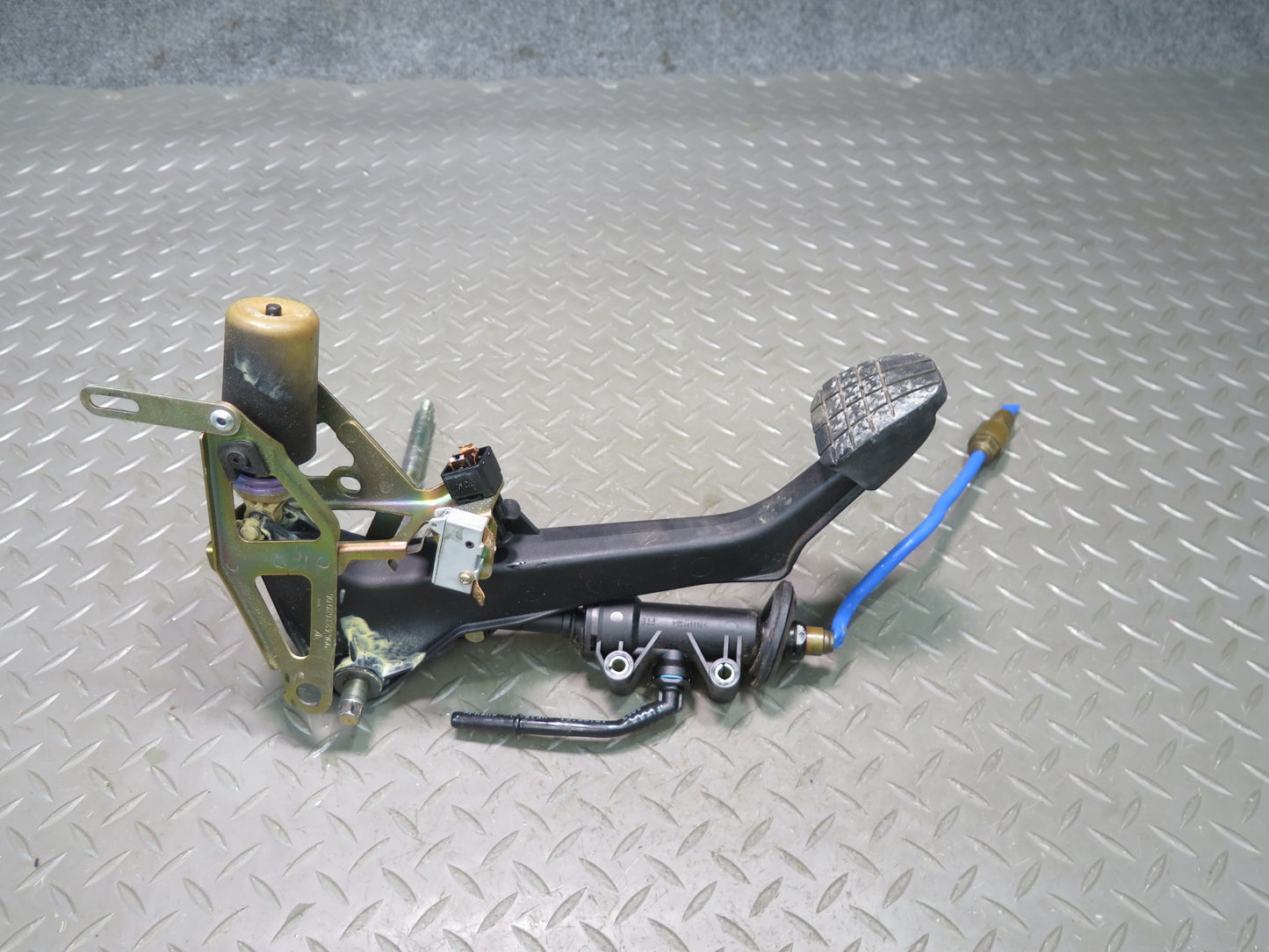 2000-2004 Porsche Boxster 986 Manual Transmission Clutch Brake Gas Pedal Set