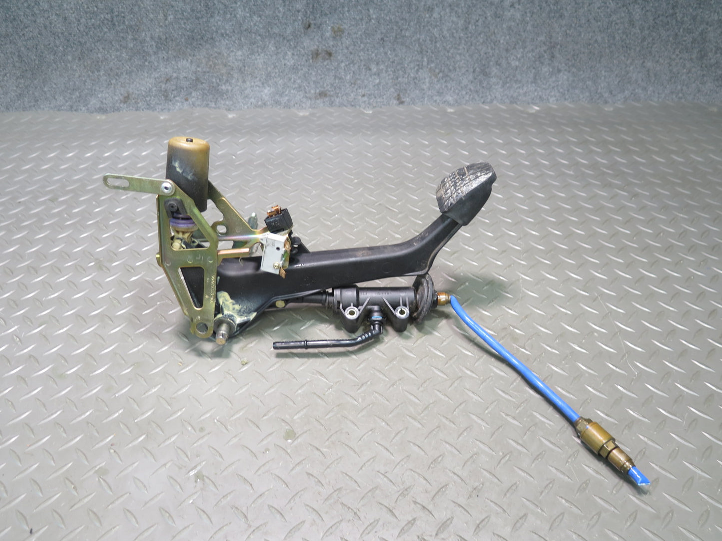 2000-2004 Porsche Boxster 986 Manual Transmission Clutch Brake Gas Pedal Set