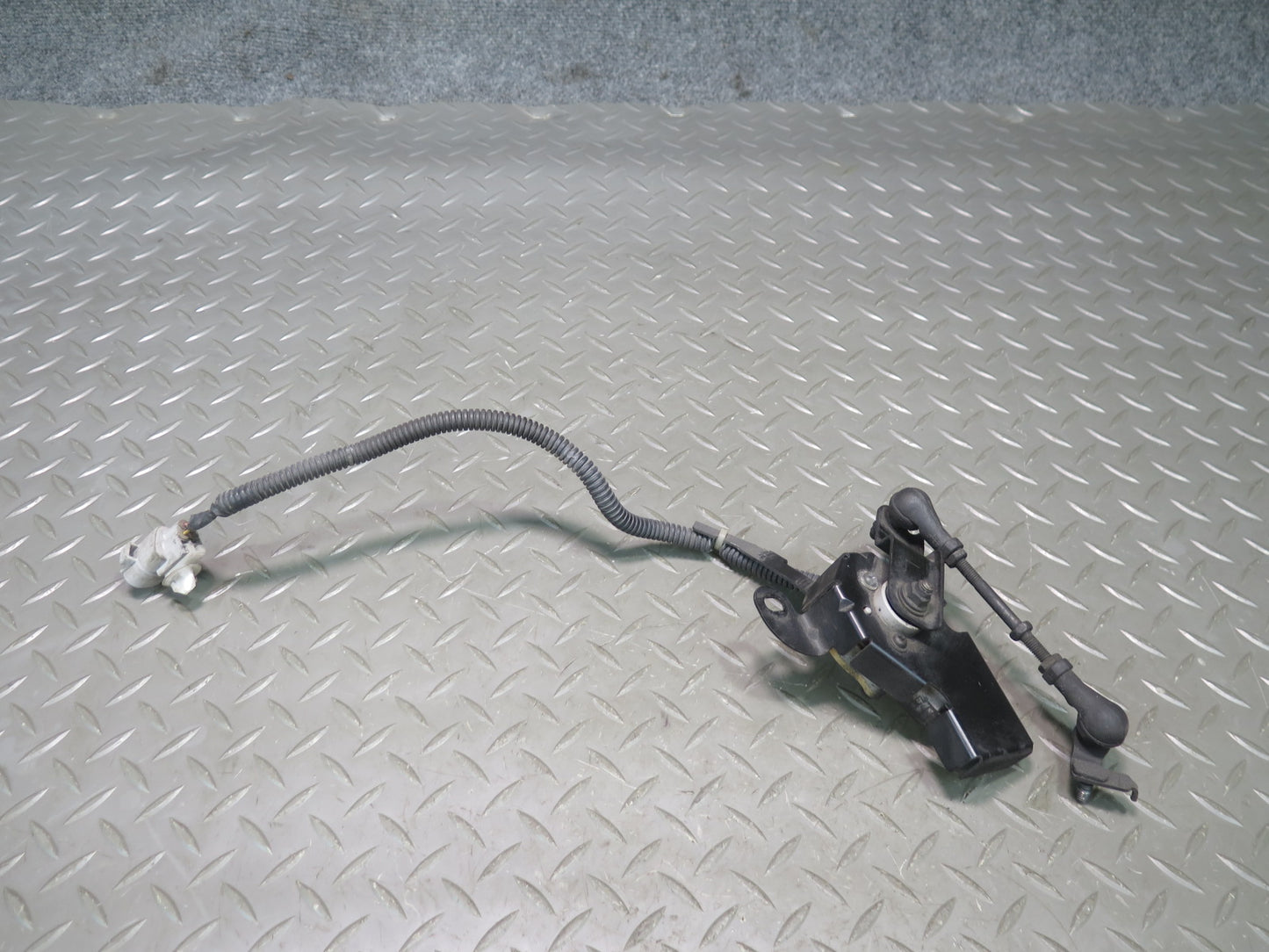 01-05 Lexus JCE10L IS300 Front Suspension Height Level Sensor OEM