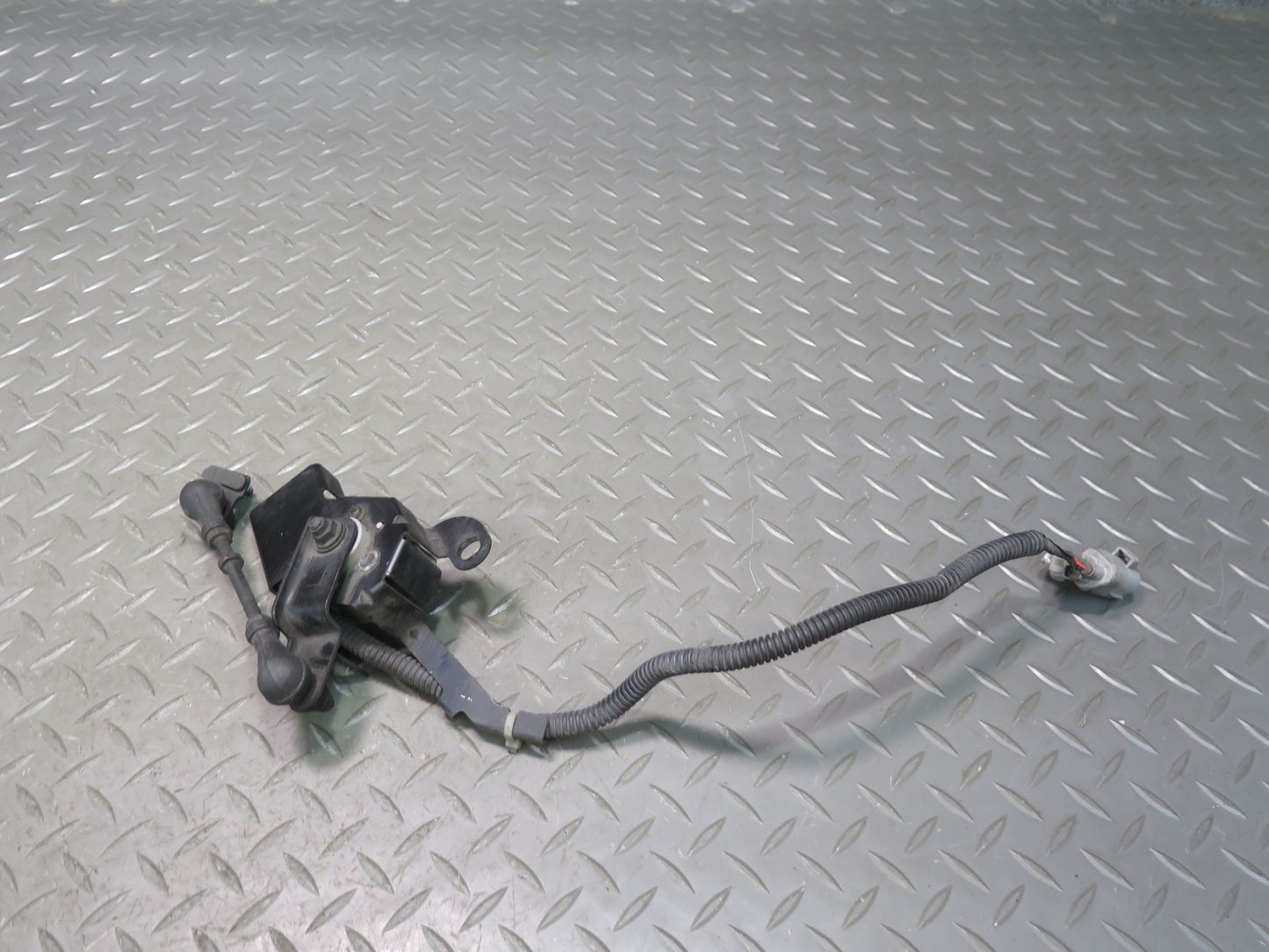 01-05 Lexus JCE10L IS300 Front Suspension Height Level Sensor OEM