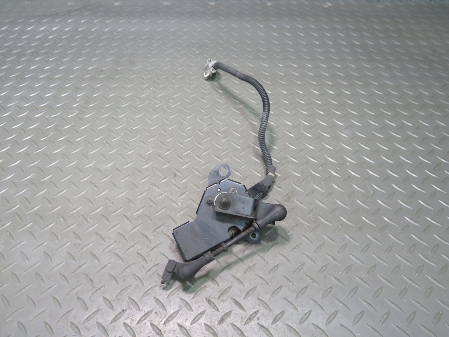 01-05 Lexus JCE10L IS300 Front Suspension Height Level Sensor OEM