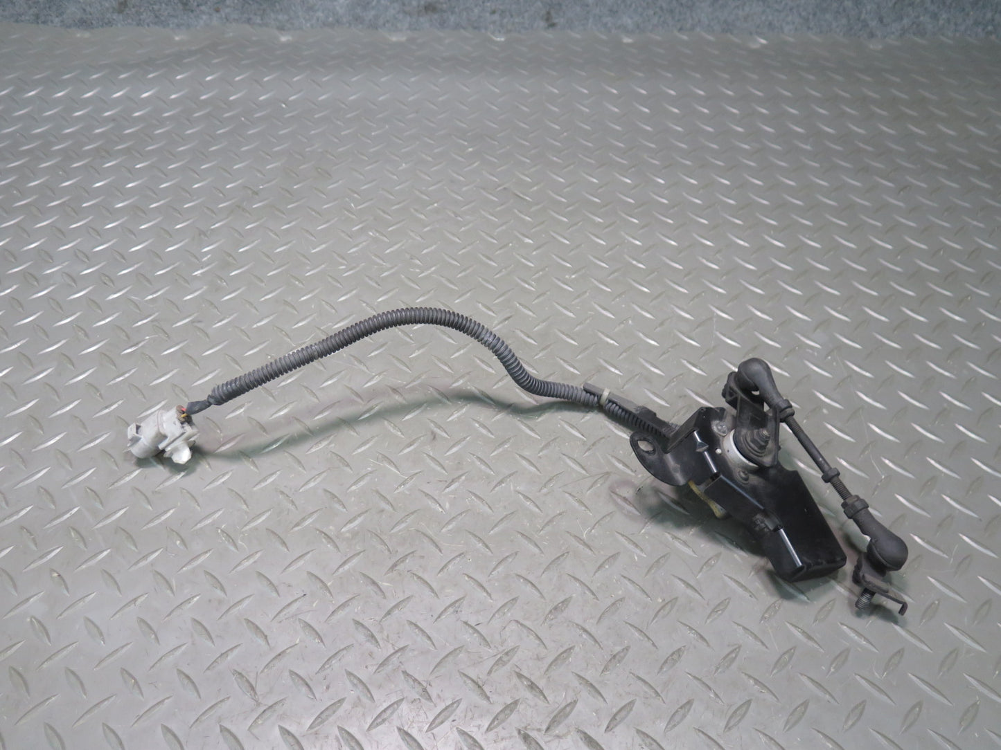 01-05 Lexus JCE10L IS300 Front Suspension Height Level Sensor OEM