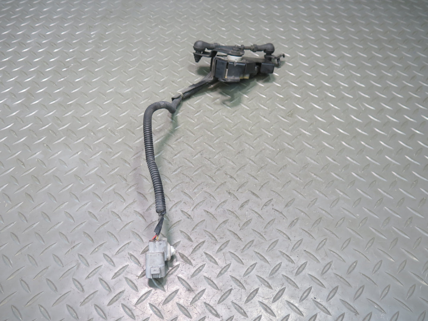 01-05 Lexus JCE10L IS300 Front Suspension Height Level Sensor OEM