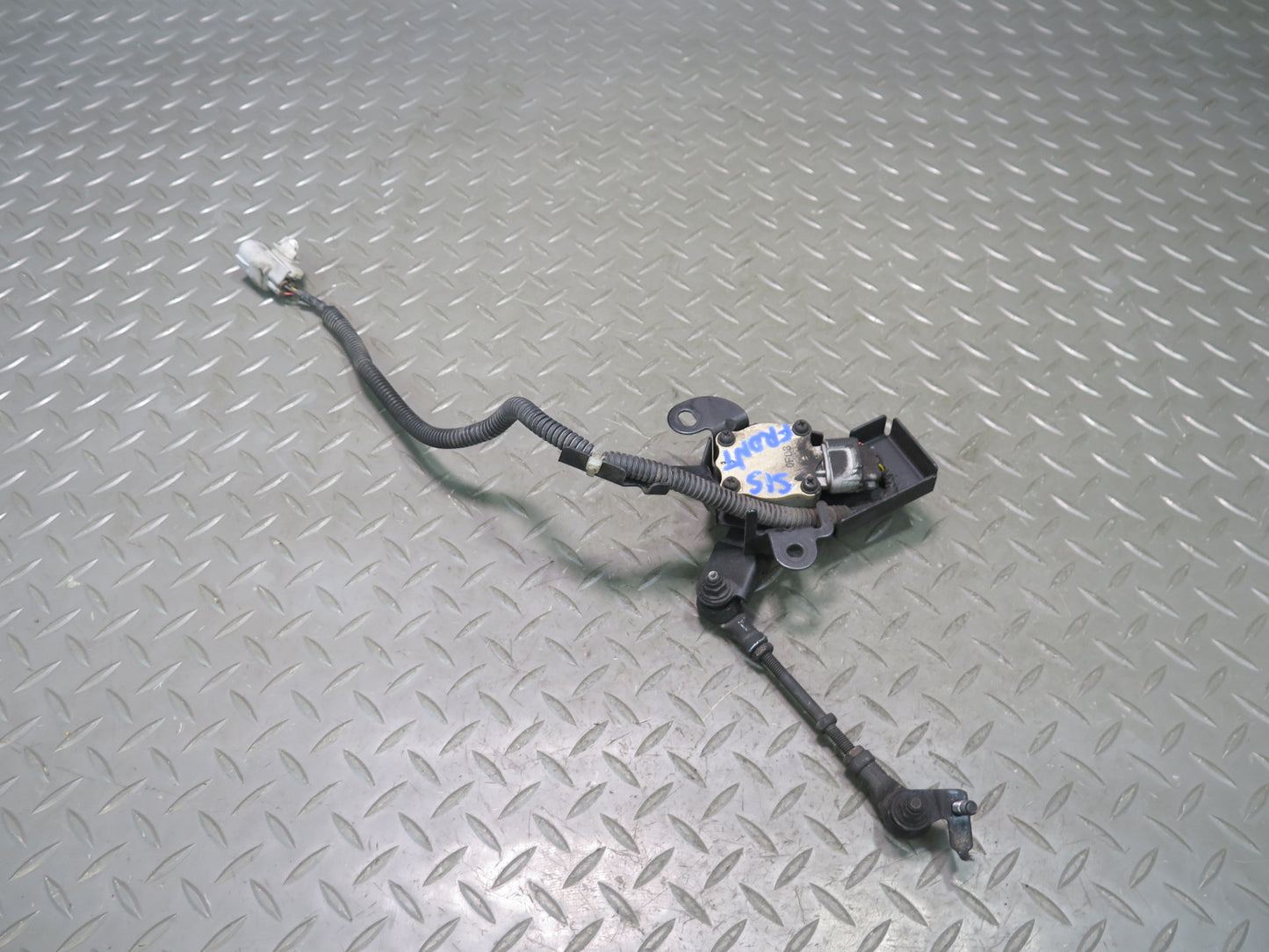 01-05 Lexus JCE10L IS300 Front Suspension Height Level Sensor OEM