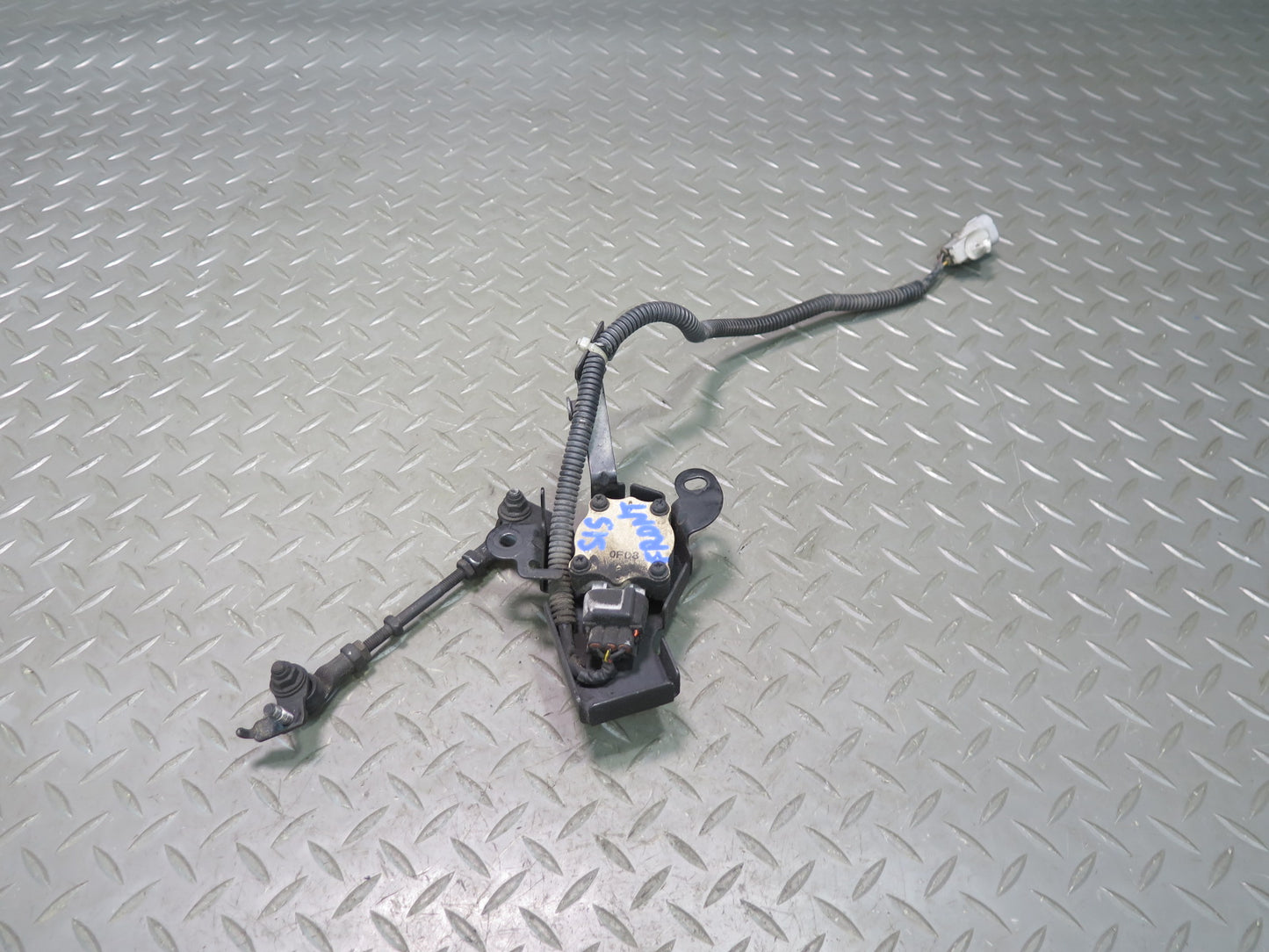 01-05 Lexus JCE10L IS300 Front Suspension Height Level Sensor OEM