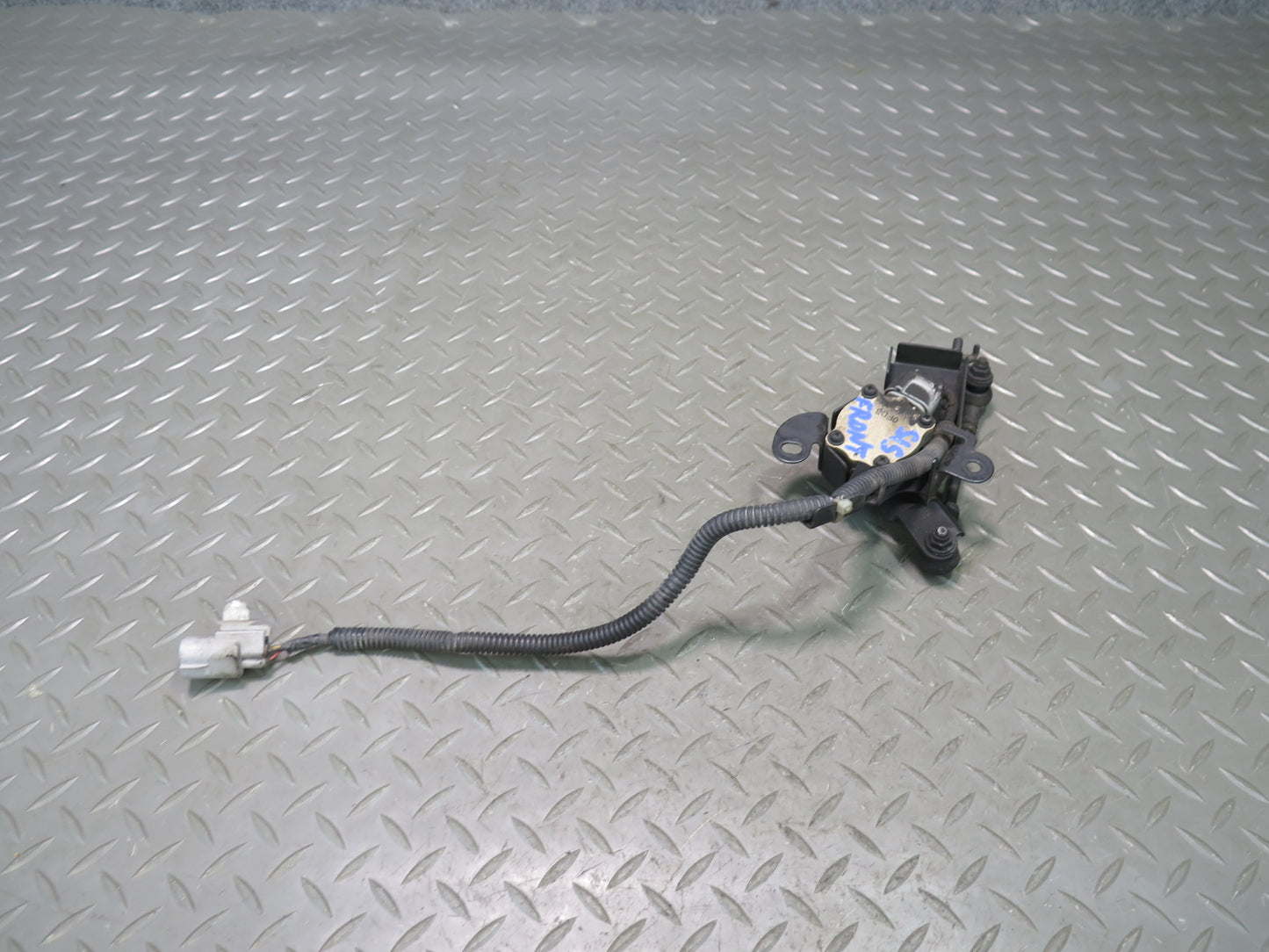 01-05 Lexus JCE10L IS300 Front Suspension Height Level Sensor OEM
