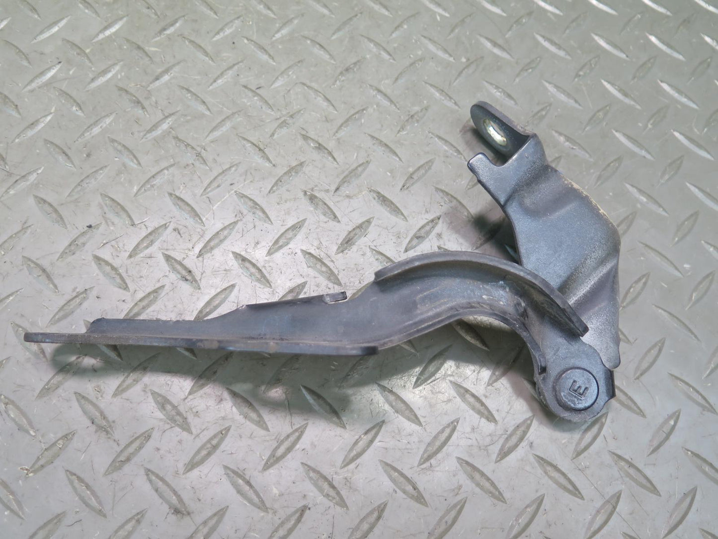 01-05 Lexus JCE10L IS300 Set of 2 Front Left & Right Hood Hinge OEM