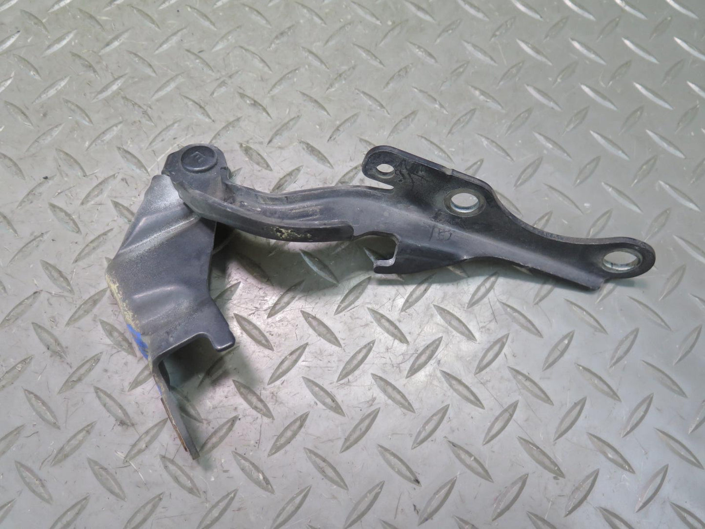 01-05 Lexus JCE10L IS300 Set of 2 Front Left & Right Hood Hinge OEM