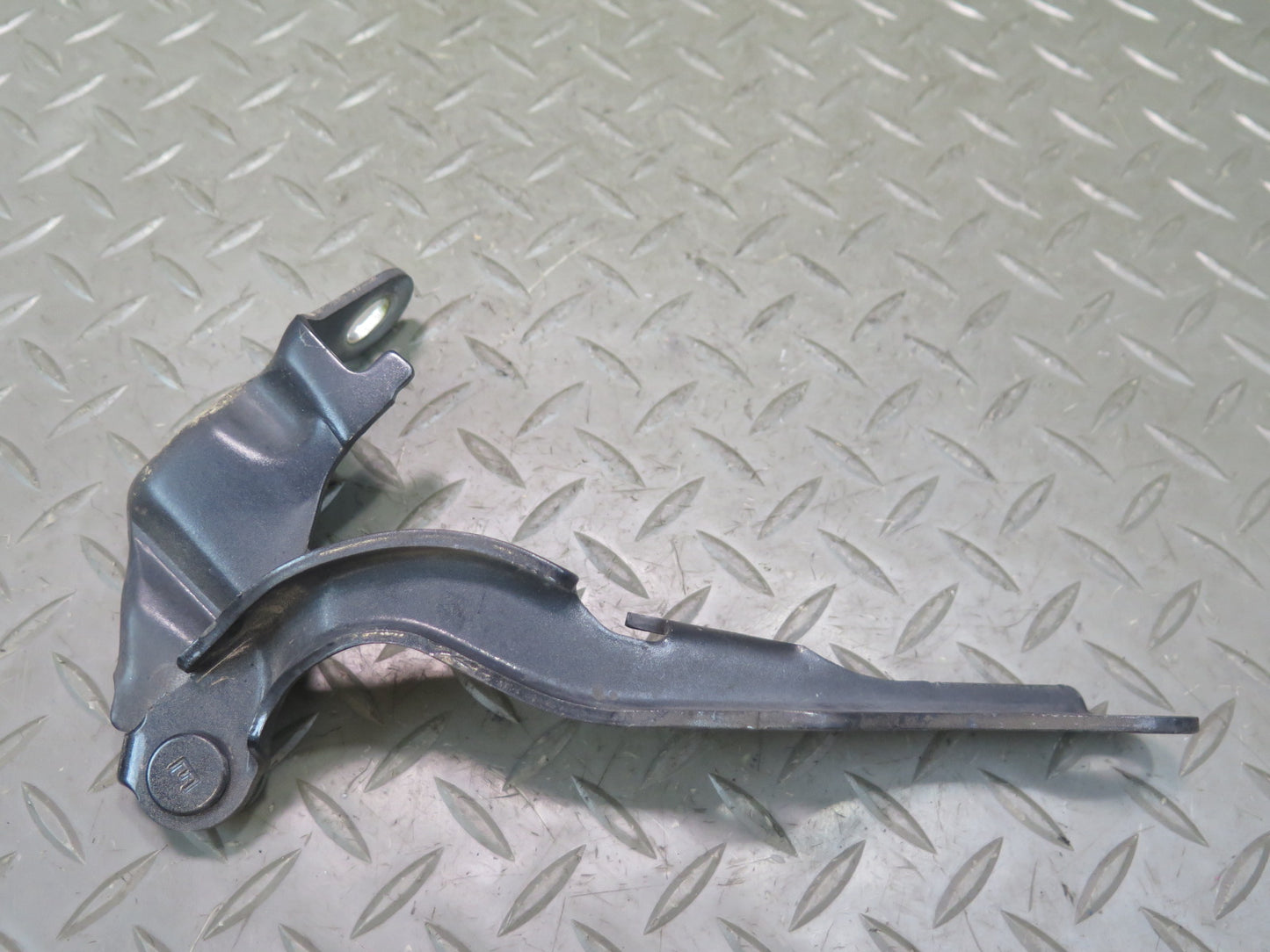 01-05 Lexus JCE10L IS300 Set of 2 Front Left & Right Hood Hinge OEM