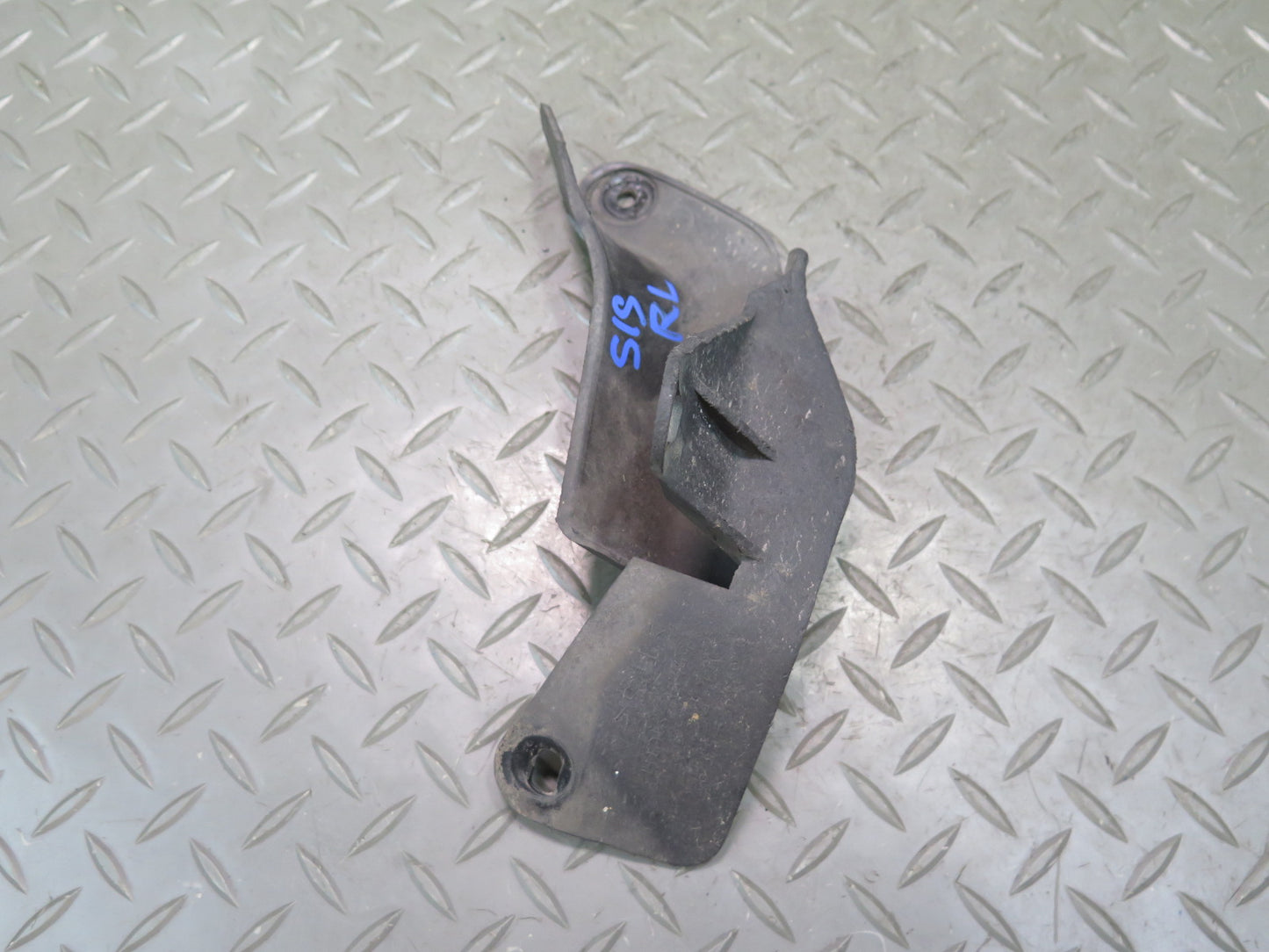 2001 Lexus JCE10L IS300 Sedan Set of 2 Rear MUD Flap Bracket Shield Cover OEM