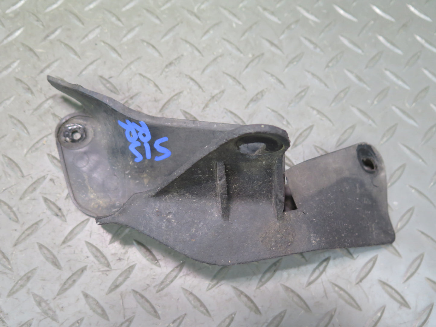 2001 Lexus JCE10L IS300 Sedan Set of 2 Rear MUD Flap Bracket Shield Cover OEM