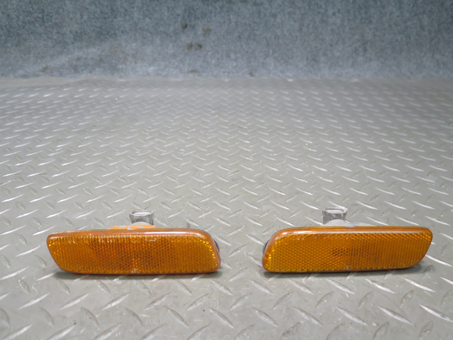 01-05 Lexus IS300 JCE10L Sedan Front Bumper Left Right Side Marker Light Set OEM