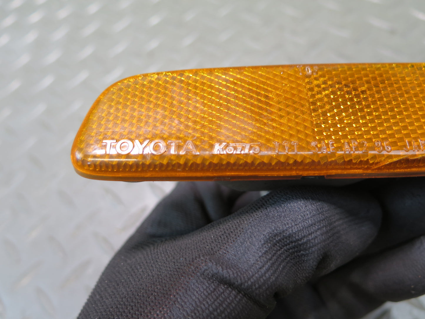 01-05 Lexus IS300 JCE10L Sedan Front Bumper Left Right Side Marker Light Set OEM