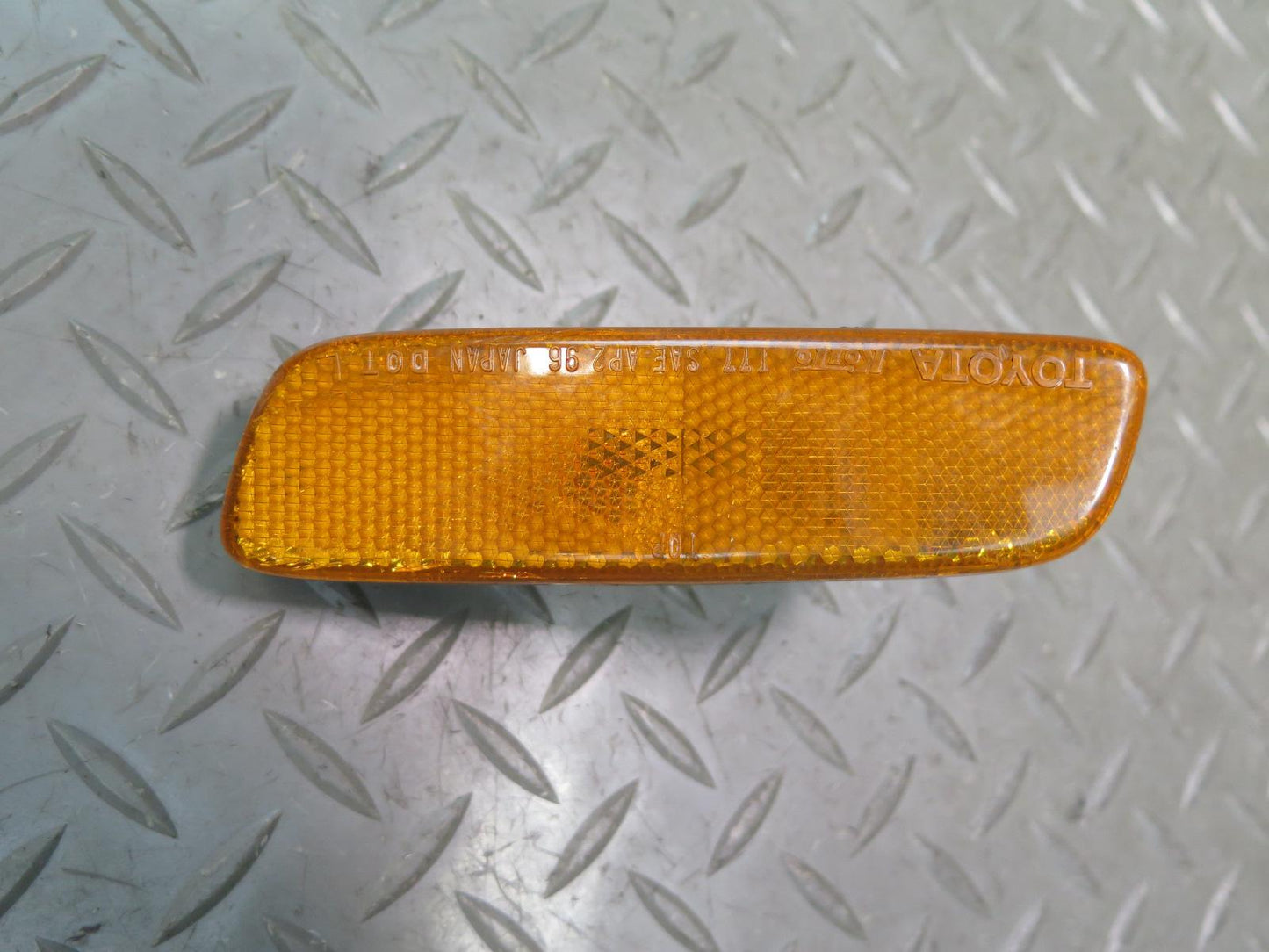 01-05 Lexus IS300 JCE10L Sedan Front Bumper Left Right Side Marker Light Set OEM