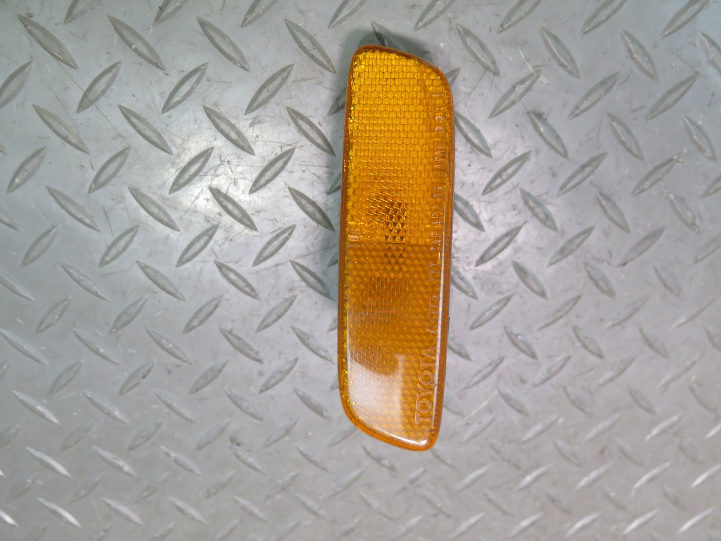 01-05 Lexus IS300 JCE10L Sedan Front Bumper Left Right Side Marker Light Set OEM