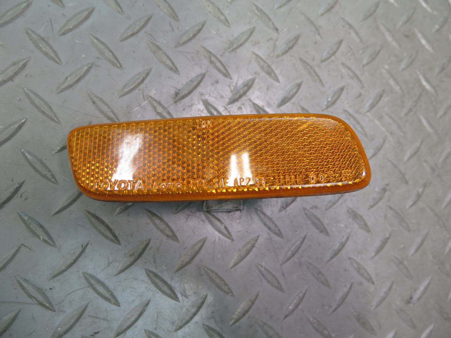 01-05 Lexus IS300 JCE10L Sedan Front Bumper Left Right Side Marker Light Set OEM
