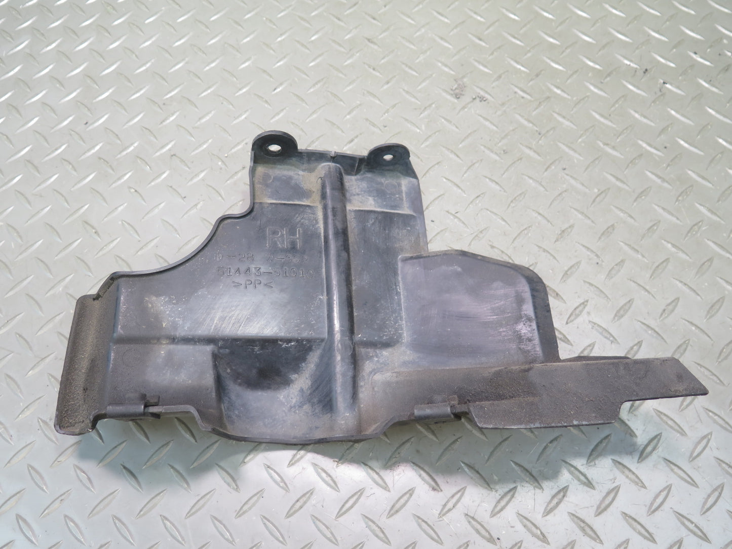 01-05 Lexus JCE10L IS300 Set of 2 Under Engine Guard Trim Shield Cover OEM
