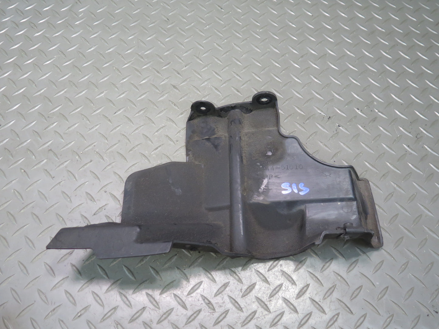 01-05 Lexus JCE10L IS300 Set of 2 Under Engine Guard Trim Shield Cover OEM