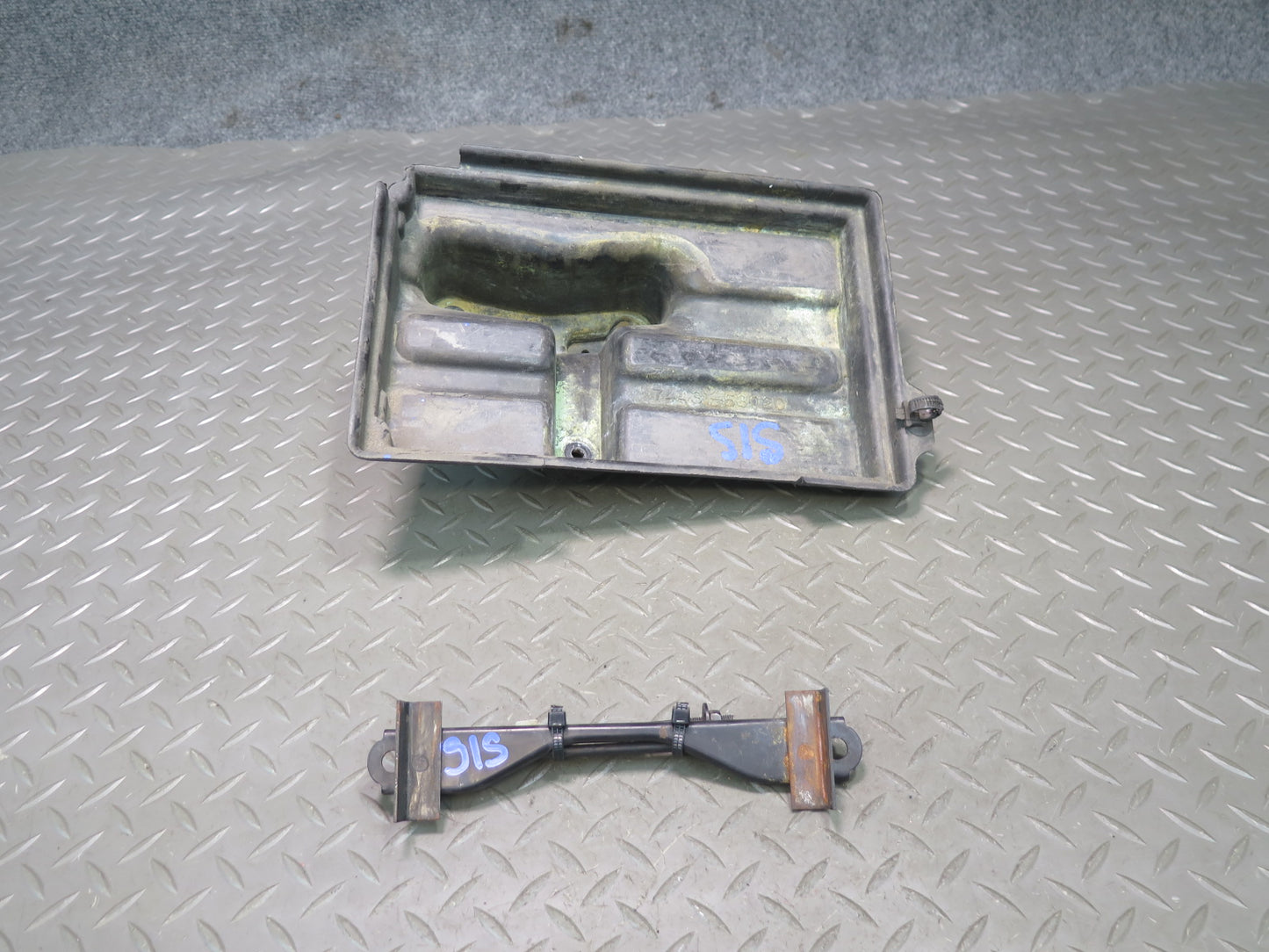 01-05 Lexus JCE10L IS300 Battery Tray Holder Bracket Set OEM