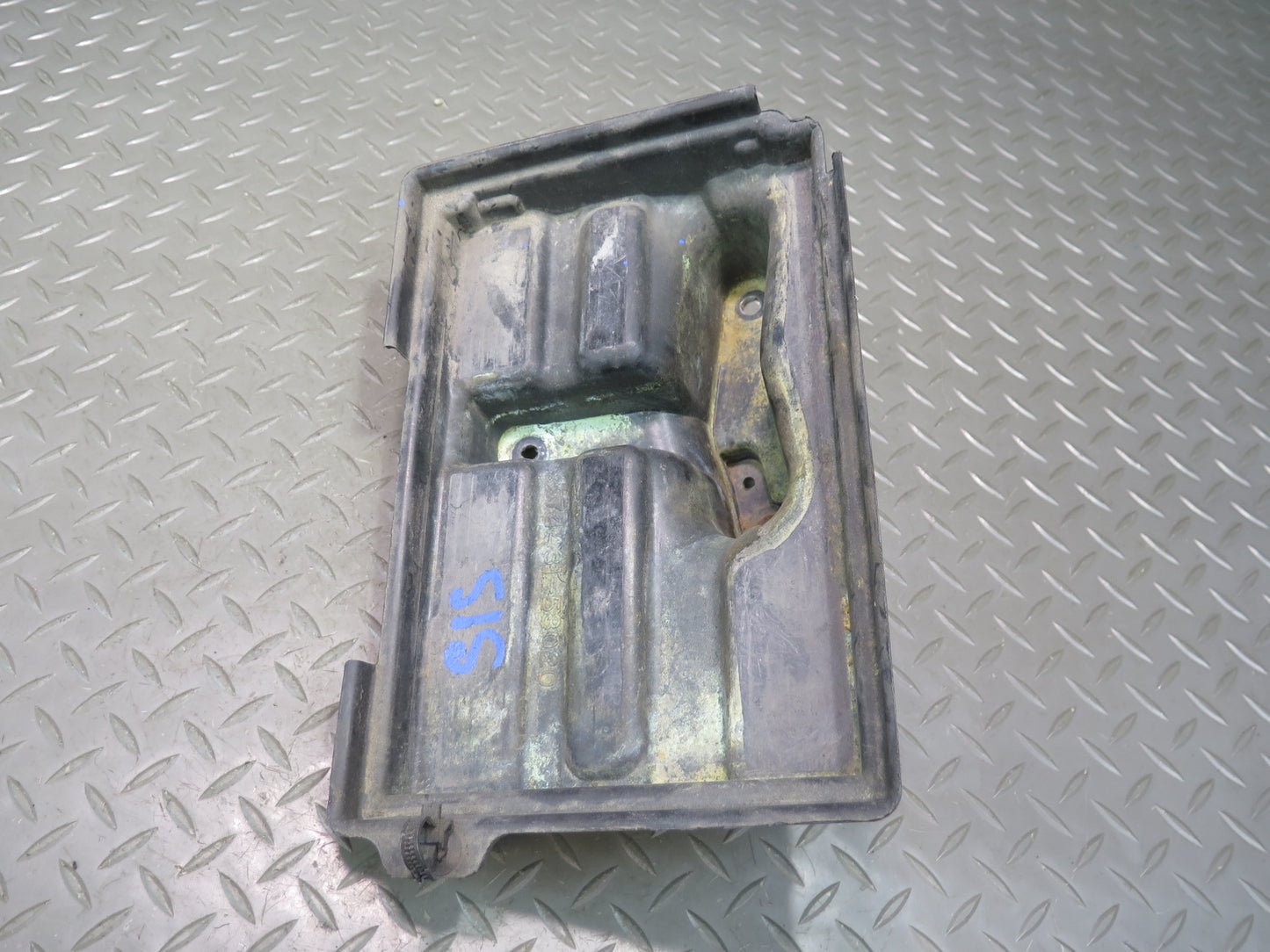 01-05 Lexus JCE10L IS300 Battery Tray Holder Bracket Set OEM