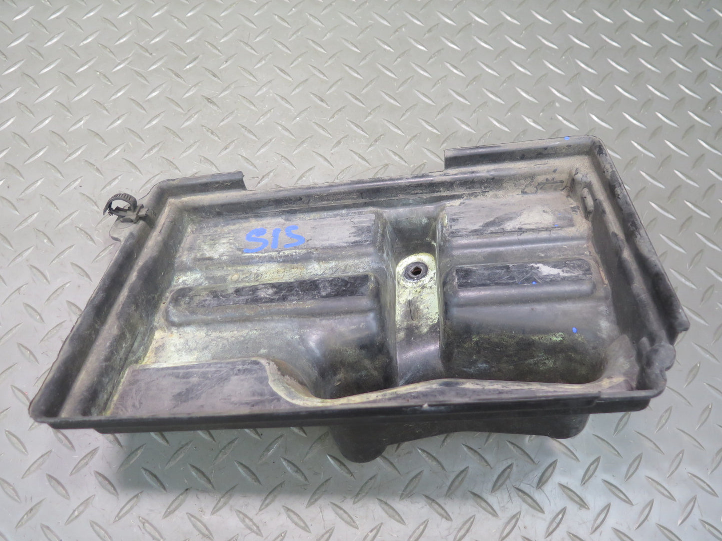 01-05 Lexus JCE10L IS300 Battery Tray Holder Bracket Set OEM