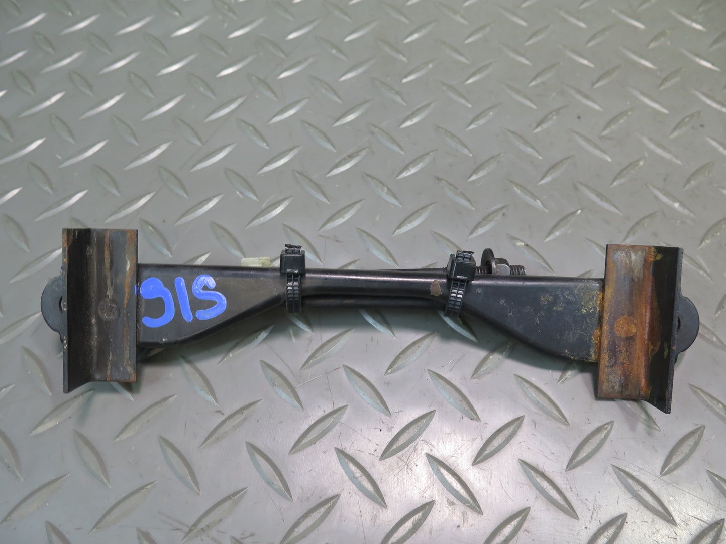 01-05 Lexus JCE10L IS300 Battery Tray Holder Bracket Set OEM