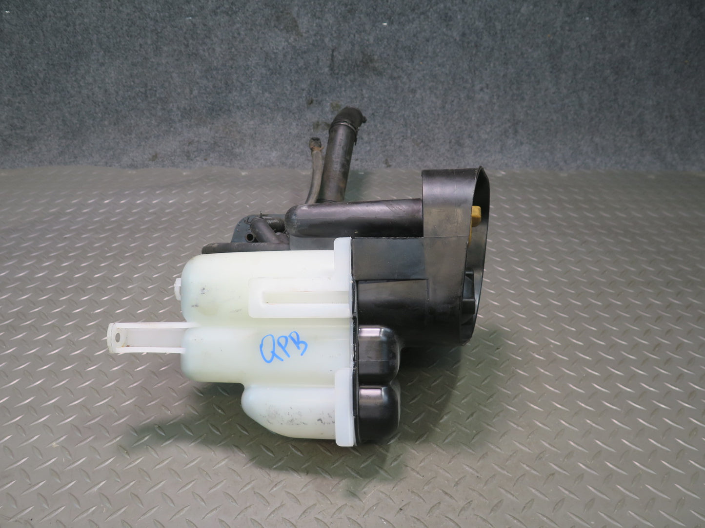 2000-2004 Porsche Boxster 986 Radiator Overflow Expansion Fluid Tank Reservoir