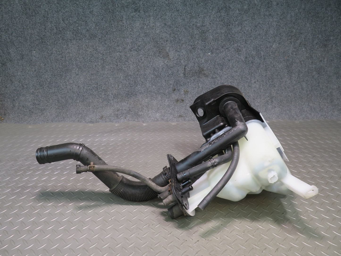 2000-2004 Porsche Boxster 986 Radiator Overflow Expansion Fluid Tank Reservoir