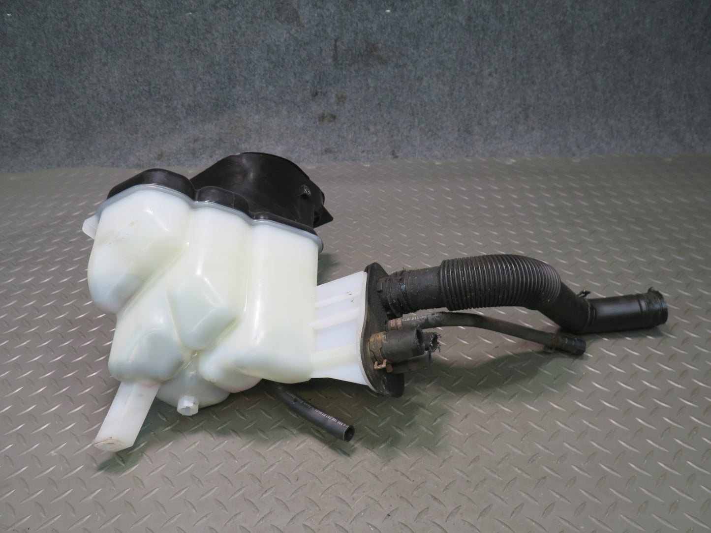 2000-2004 Porsche Boxster 986 Radiator Overflow Expansion Fluid Tank Reservoir