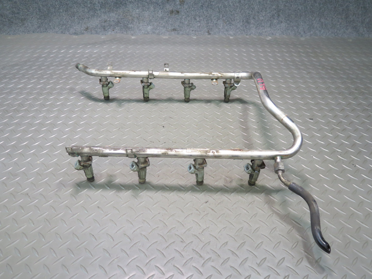 99-02 Mercedes R129 SL500 M113.961 Engine Fuel Rail w Injectors & Hose Assy OEM