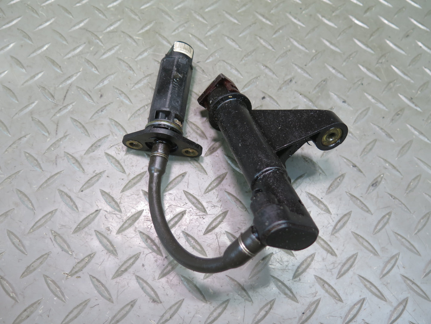 99-02 Mercedes R129 SL500 M113.961 Engine Oil Level Sensor 0041535328 OEM