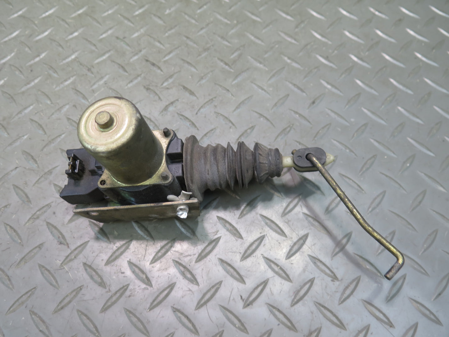 84-93 Chevrolet Corvette C4 Right Door Central Lock Actuator Motor OEM