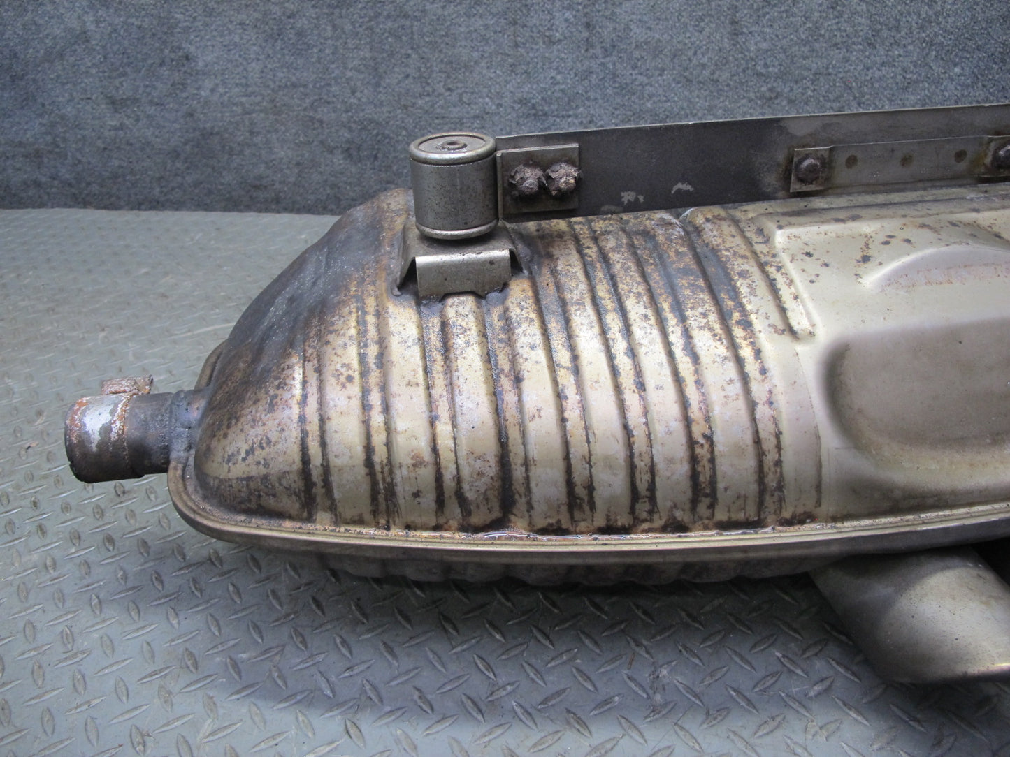 2000-2002 Porsche Boxster S 986 3.2L Rear Exhaust Muffler w Tips 99611114105