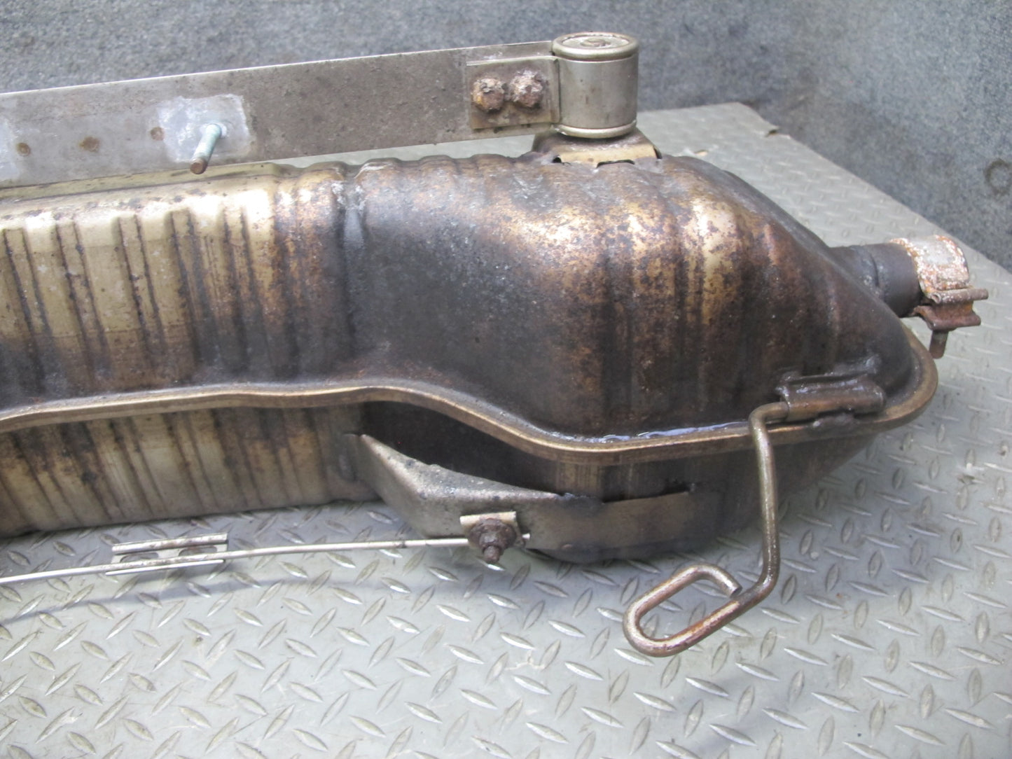 2000-2002 Porsche Boxster S 986 3.2L Rear Exhaust Muffler w Tips 99611114105