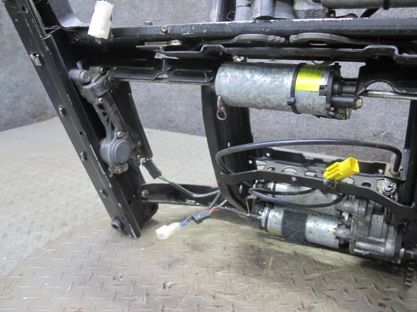 96-99 BMW E36 328i Convertible Front Right Seat Lower Frame Track Rail Motor OEM
