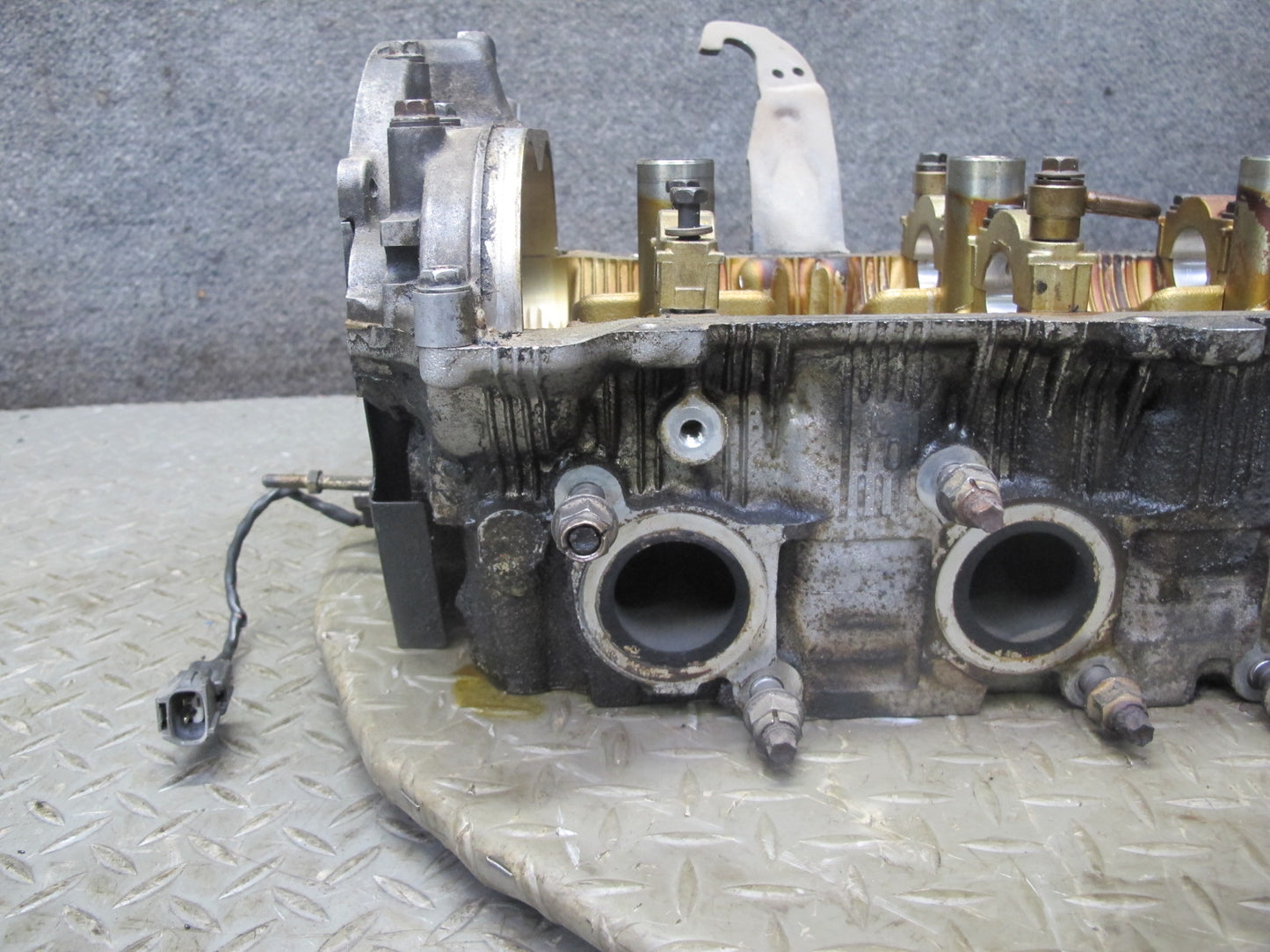 98-00 Lexus LS400 SC400 1UZFE 4.0L Left Engine Cylinder Head OEM