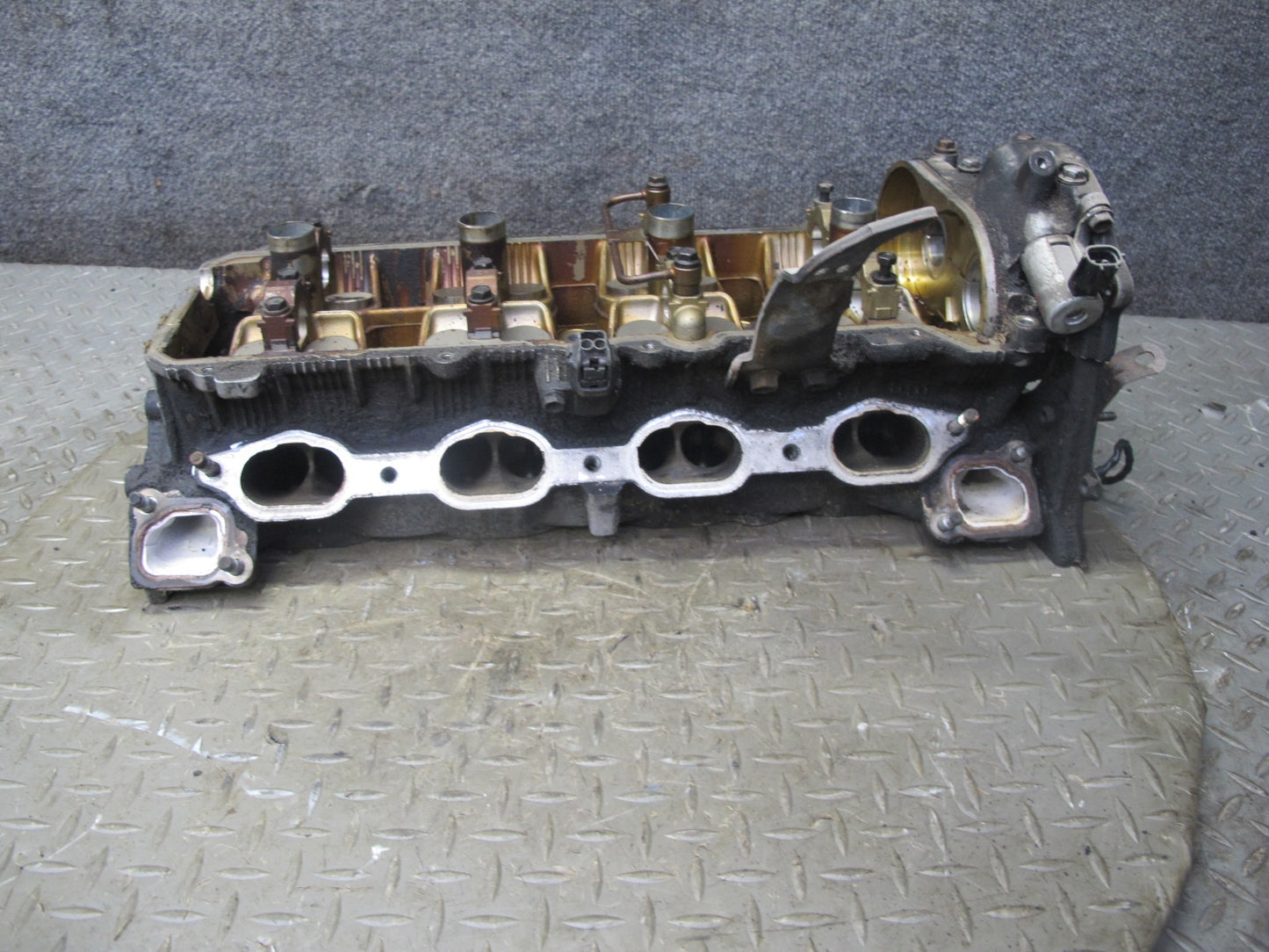 98-00 Lexus LS400 SC400 1UZFE 4.0L Left Engine Cylinder Head OEM